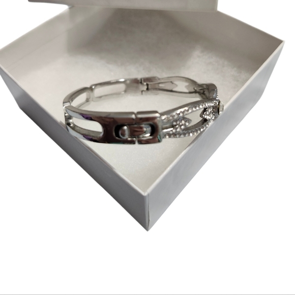Macy's  Bangle   Bracelet  New in box Never worn  Silver-tone - Picture 8 of 13